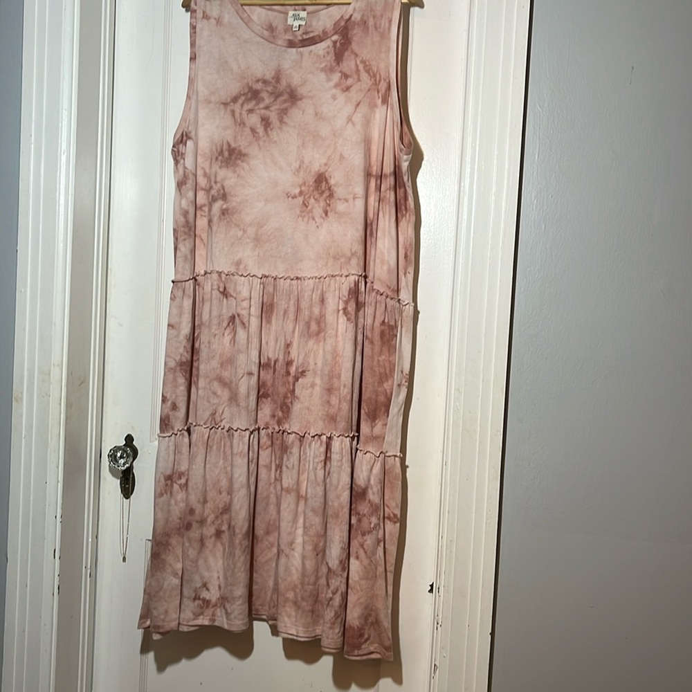 Ava James  3X sleeveless long tiered maxi dress.  Tye dyed light orange/white